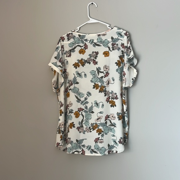 Maurices Flower Top - Picture 2 of 2